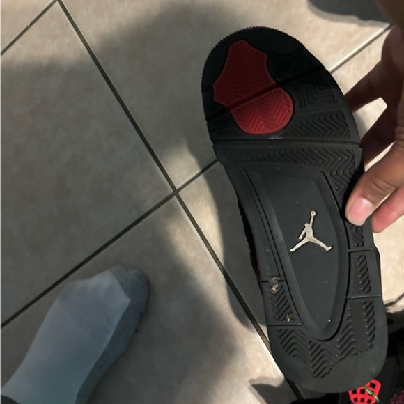 Jordan 4s red thunders - Picture 5 of 5